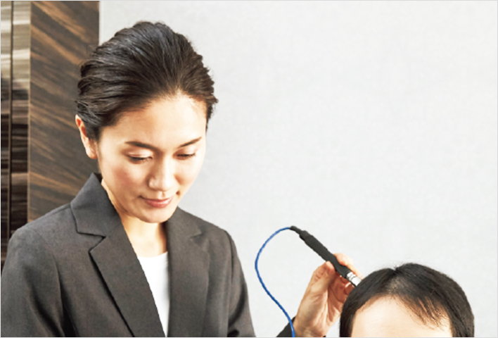 Professional equipments for an in-depth hair check of the scalp.